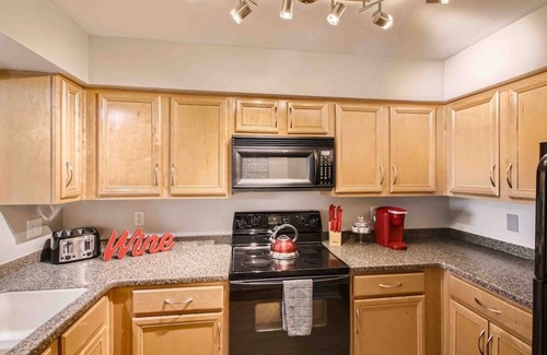 North Capitol Condo | Nashville Waterfront Retreat - Spacious 2BR Walk to Broadway | FREE PARKING