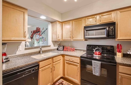 North Capitol Condo | Nashville Waterfront Retreat - Spacious 2BR Walk to Broadway | FREE PARKING