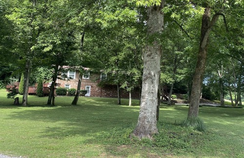 Antioch House | Nashville’s Mill Creek Retreat for 10 Nolensville,TN