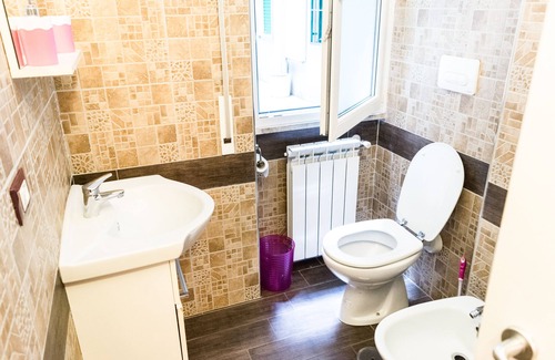 San Giovanni Apartment | NASONI DI ROMA COLOSSEUM APPARTAMENT (until 33 people)