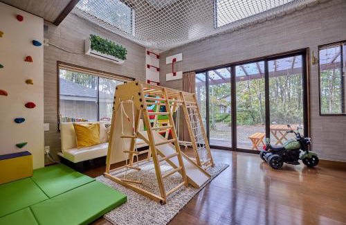 Nasu House | Nasu Adventures Inn お子さま大興奮 吹き抜け全面アスレチックネット屋根付き本格BBQで楽しむ森の中のファンタジーな宿