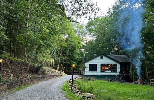 Ellwood City Cabin | Nate`s Cabin at Water`s Edge