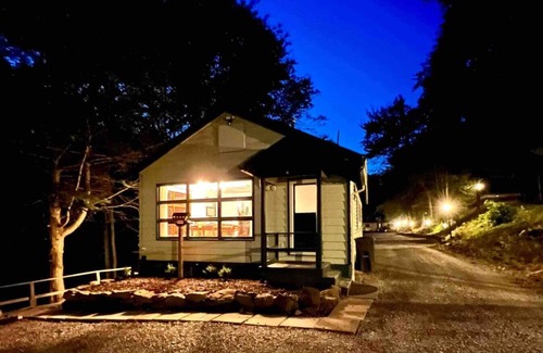 Ellwood City Cabin | Nate`s Cabin at Water`s Edge