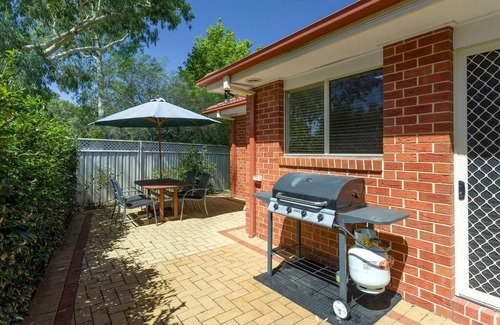 Albury House | 'Nathan Ave Villa'