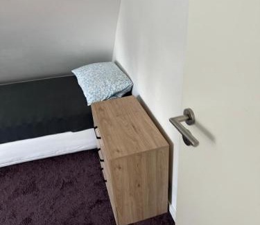 Werne Apartment | Nathanael Ferienwohnung mit Küche, WLAN & 4 Schlafzimmern