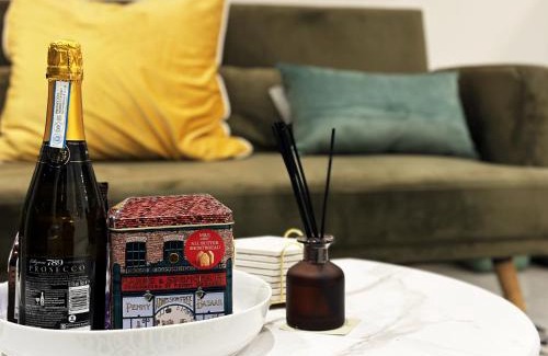 Kensal Green Apartment | Nathaniel's Place in Notting Hill hosted by AirOperate