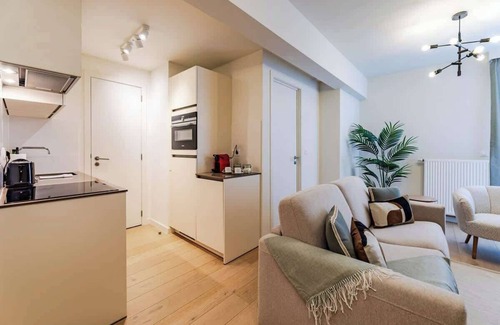 Plasky Apartment | NATO&EU 1BR Aprt- Free Luggage Room