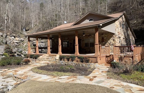 Grant House | Natural Beauty at the Natural Bridge