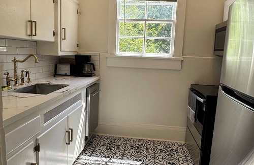 Mid-City Apartment | Natural Historic New Orleans Home - 7 Mins to FQ