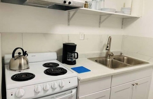 San Leandro House | Natural Light 1 Bedroom In-Law Unit w/Washer/Dryer