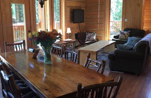 Mount Robson Cabin | Natural Log Lodge in Mt. Robson Park Near Jasper National Park, Alberta