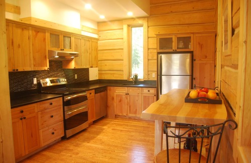 Mount Robson Cabin | Natural Log Lodge in Mt. Robson Park Near Jasper National Park, Alberta