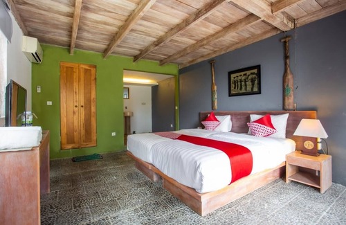 Mumbul House | Natural Wooden Room and Tatched Roof in Nusa Dua, Value for Money!