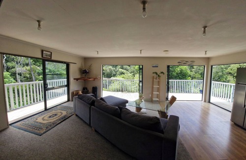 Amodeo Bay House | Nature at its very best park like lawn, stuning stream, fire pit pet friendly!