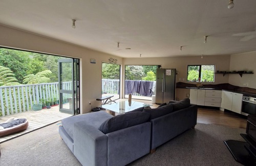 Amodeo Bay House | Nature at its very best park like lawn, stuning stream, fire pit pet friendly!