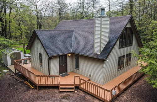 Lake Harmony Estates Cottage | Nature Embrace 4BR Cottage w/Lake Harmony Views