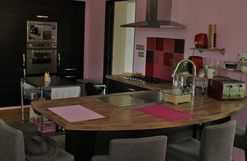 Sillans-la Cascade Villa | Nature et Tourisme. Great and comfortable villa with 4 bedrooms and 4 bathrooms