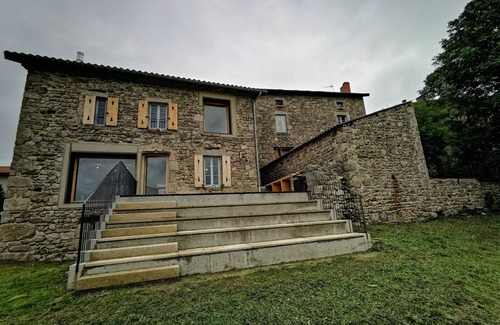Saint-Victor-sur-Arlanc Cottage | Nature Retreat: Cozy Cottage with Panoramic Views, Perfect for Family & Friends Near Lyon & Clermont-Ferrand