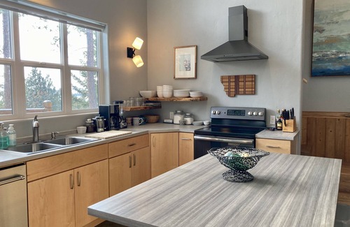 Finley Point Cabin | Nature House: Peaceful and Romantic - Tub for Two, Sauna, Flathead Lake views