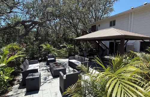 Holiday House | Nature Lover's Retreat 2BR/2BA & Den Near Park