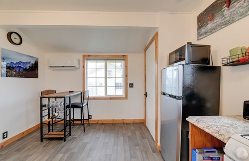 Murphy Cabin | Nature Lover’s Getaway in Rural Grants Pass