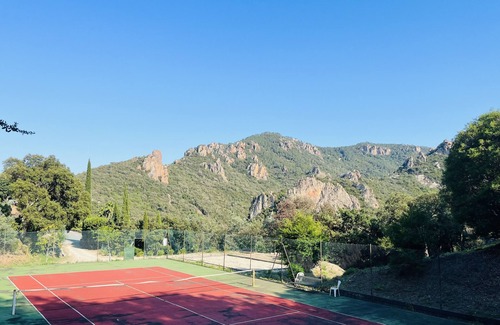 St. Jean de l’Esterel Villa | Nature, Pool, Sea. Luxury villa in the Estérel reserve