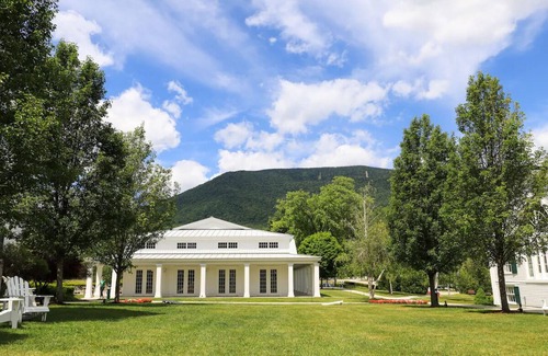 Manchester House | Nature Retreat: Plush House Stay w/Spectacular Views | Near Equinox Preserve