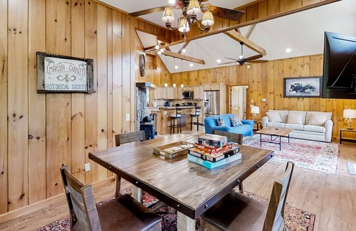 Franklin House | Nature's Edge | House in Franklin with a wood stove & mountain views