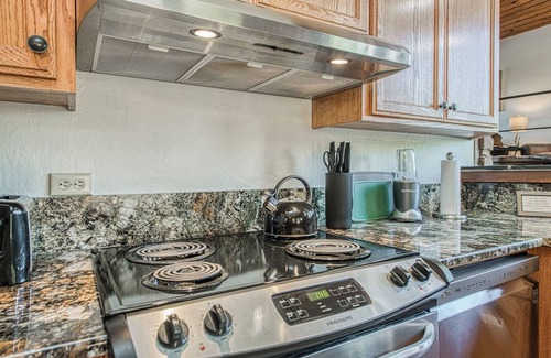 Yosemite Forks House | Nature's Embrace Book 4 nights and get 5th night free