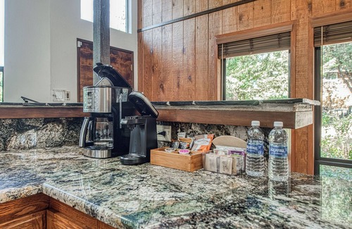 Yosemite Forks House | Nature's Embrace Book 4 nights and get 5th night free