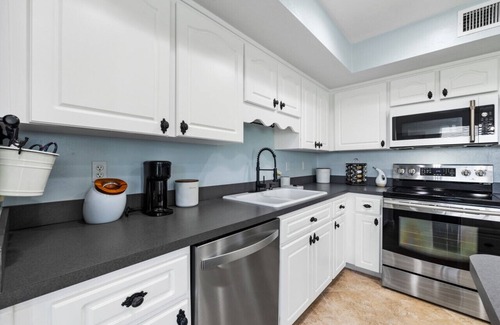 Cedar Key Condo | Nature's Landing condo with bay view