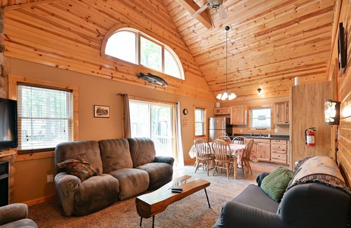 New Post Cabin | Nature's Sanctuary: The Loft Cabin at Blueberry Lake
