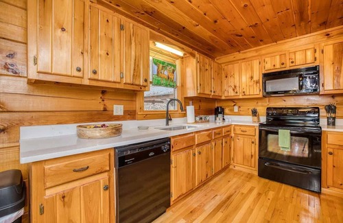 Morganton Cabin | Nature's Whisper- View, hot tub, fire pit, private