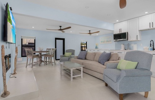 Fort Myers Beach House | Nature View Island Manor