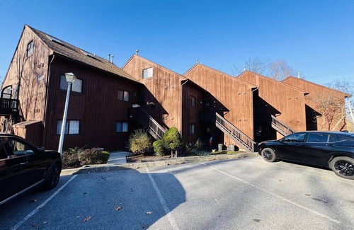 Vernon Condo | Nature Views Updated Modern Clean Washer Dryer 1 Purg #6