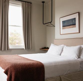 Parkville Hotel | Naughtons Hotel