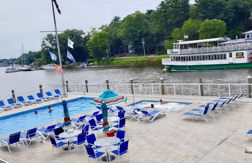 Saugatuck Condo | NAUTI NESTING at ♥️ of DOWNTOWN with WATERFRONT SEASONAL POOL & HOT TUB ACCESS😎