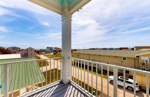 Sunset Beach House | Nauti Turtle