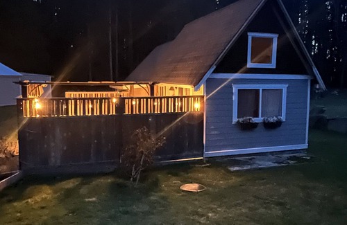Regional District of Nanaimo Cottage | Nautical Acres - A Private Cottage On Acreage, Steps (250m) From Beach Access
