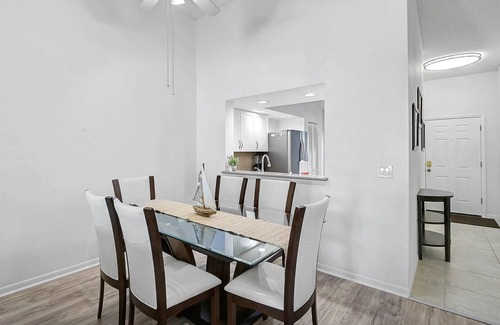 South Bradenton Condo | Nautical Nest – Cozy Poolside Condo, Near Beaches!
