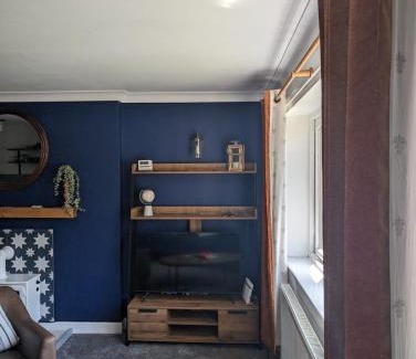 Hull Apartment | Nautical nook, East Yorkshire two bed flat, free parking and WiFi