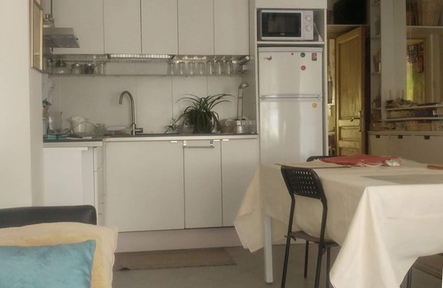 Roses Town Center Apartment | Navicmar 1. Center ville, à 4 min.à pied plage. Parking .Wifi Sat Tv francaise