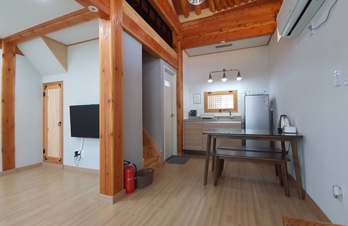 Hampyeong House | Navillera Hanok Pension