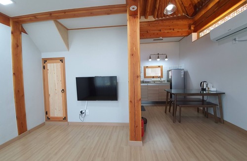 Hampyeong House | Navillera Hanok Pension