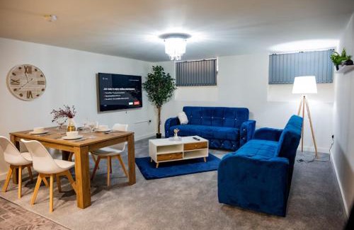 Bradford Apartment | Navy Diamond Apartment in Bradford!
