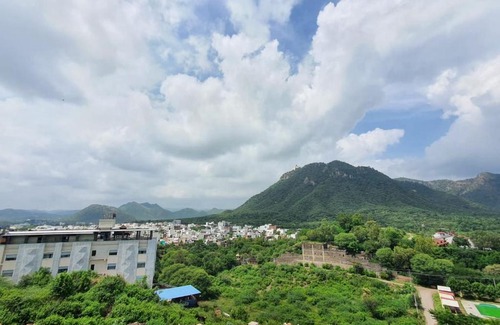 Udaipur Villa | Nazaara House Homestay 2BHK WIFI HOTSTAR PRIME