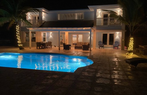 Tar Bay House | nBEAUTIFUL BEACH HOUSE ON TAR BAY HEATED POOL , HOT TUB , BAR & GRILL