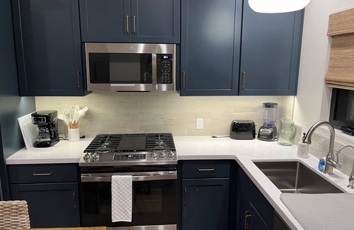 Santa Barbara Cottage | nBrand new Santa Barbara 2 bed 2 bath guest house with private beach key access.