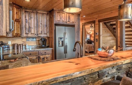 Morganton Cabin | nCabin in the Blue Ridge Mountains; Hot Tub & Mountain views