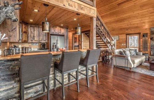 Morganton Cabin | nCabin in the Blue Ridge Mountains; Hot Tub & Mountain views